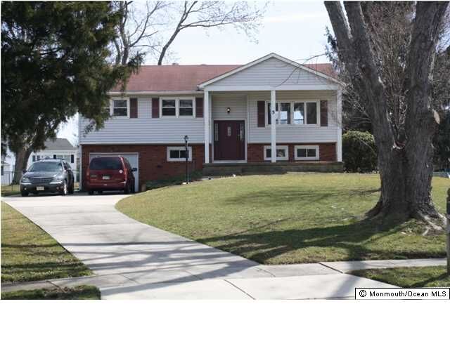 Property Photo:  5 Keats Court  NJ 07726 