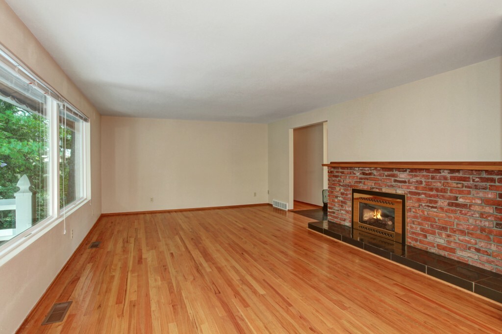 Property Photo:  18032 Burke Ave N  WA 98133 