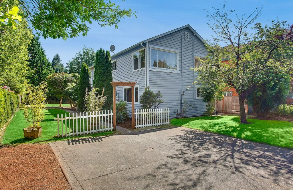 Property Photo: 13021 NE 100th St WA 98033