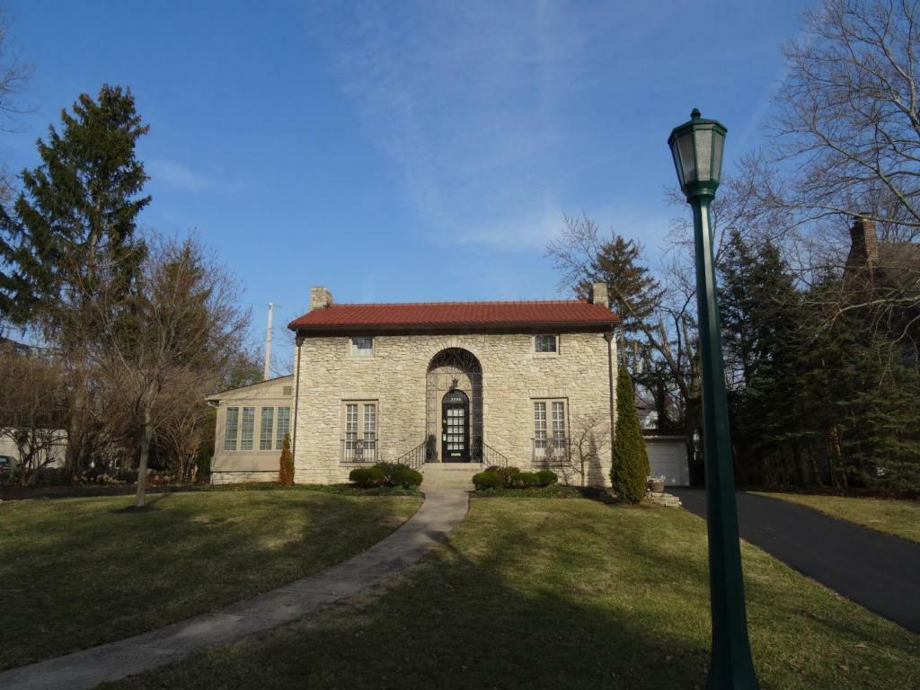 Property Photo: 2296 Yorkshire Road OH 43221