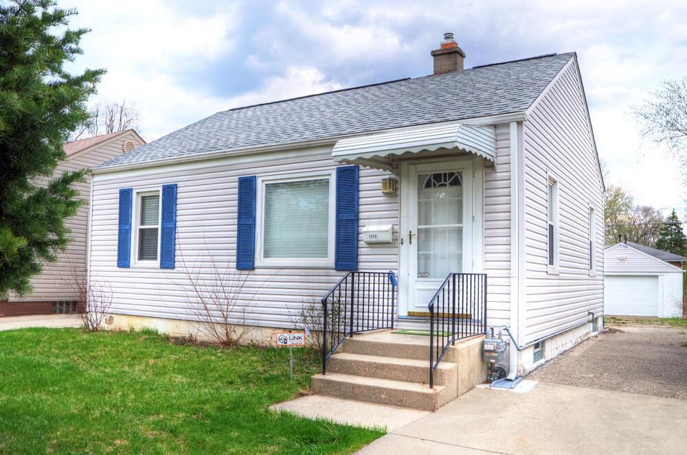 Property Photo:  3060 Grasmere Avenue  OH 43224