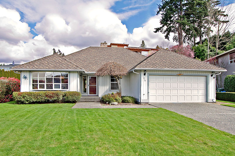 Property Photo:  814 Aloha Place  WA 98020 