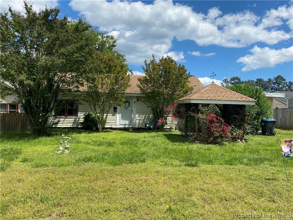 Property Photo:  205 Quarterpath Road  VA 23185 