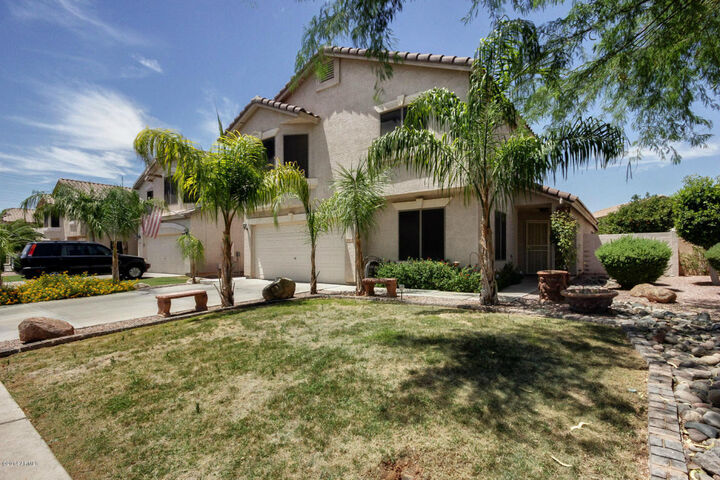 Property Photo: 2082 E Arabian Drive AZ 85296