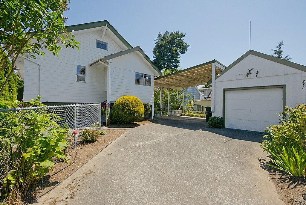 Property Photo:  7337 25th Ave NW  WA 98117 