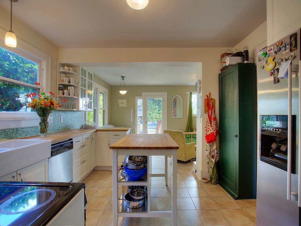 Property Photo: 207 N Yakima Ave WA 98403