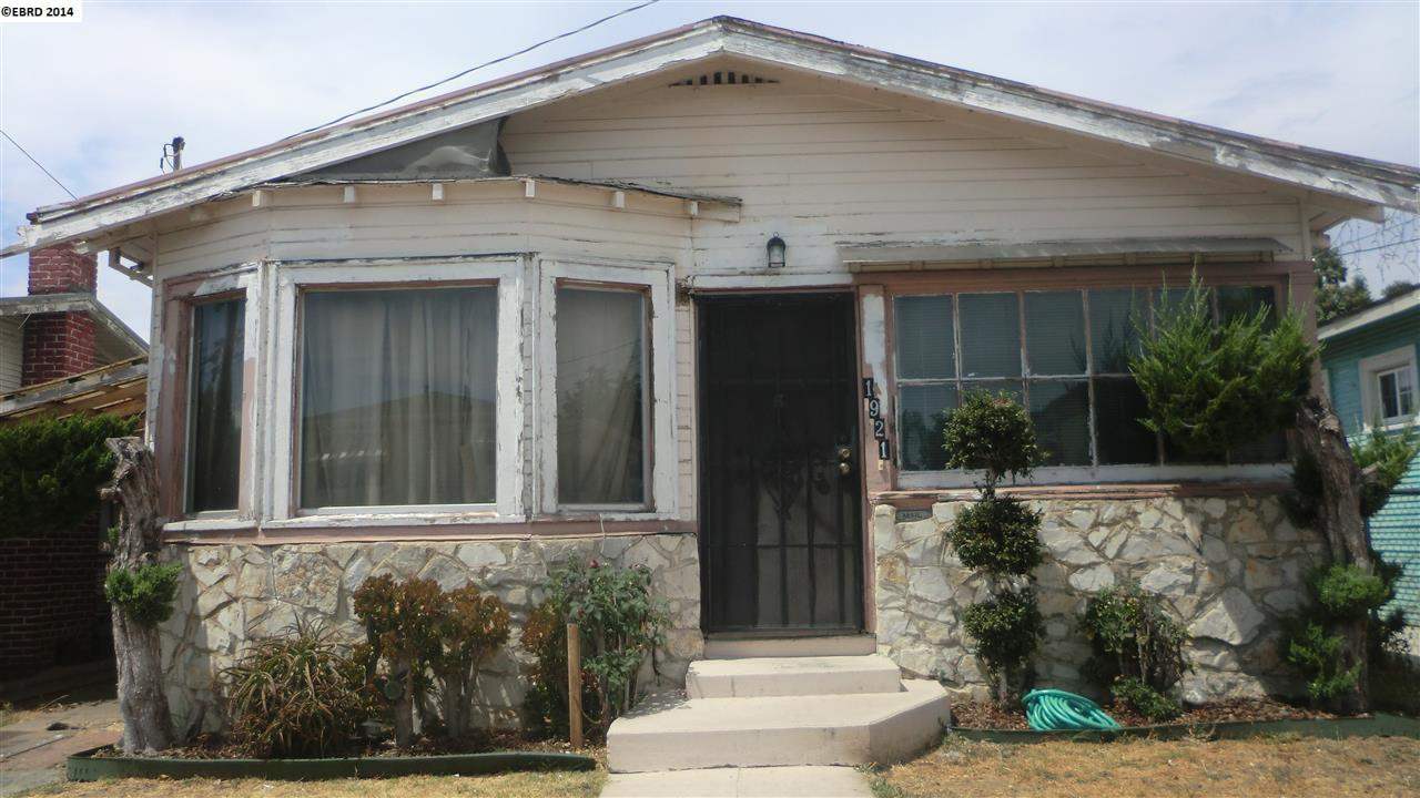 Property Photo:  1921 87th Ave  CA 94621-1517 