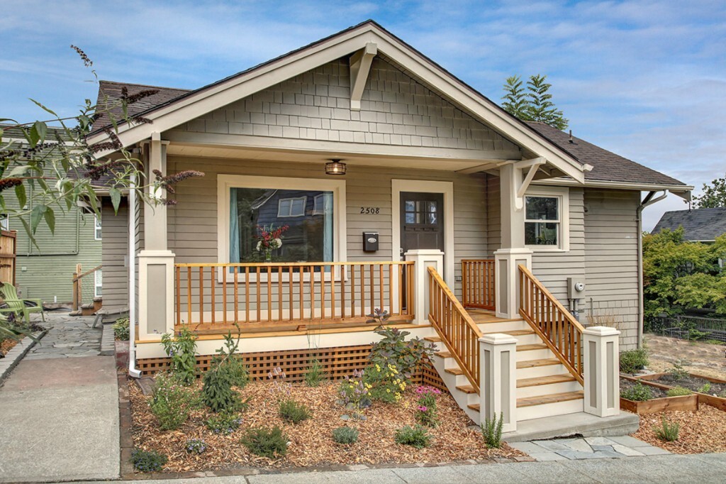 Property Photo:  2508 E Howell St  WA 98122 