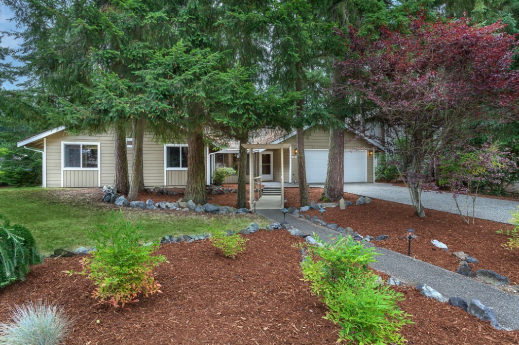 Property Photo:  21403 Oak Way  WA 98036 