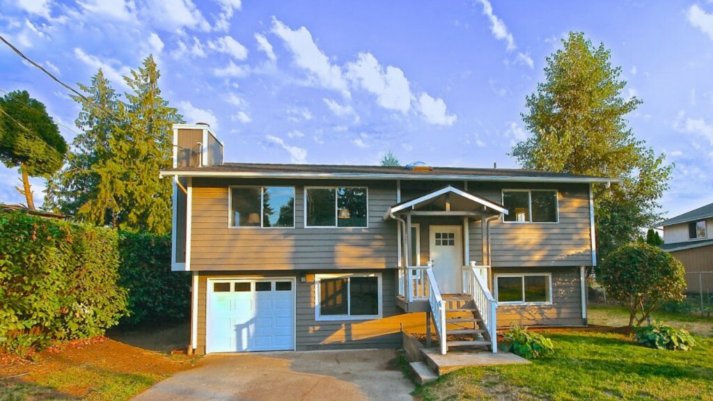 Property Photo:  5511 S Wallace St  WA 98178 