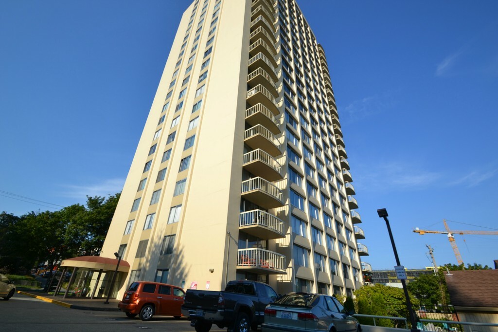 Property Photo: 4540 8th Ave NE 2205 WA 98105
