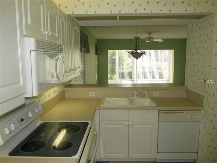 Property Photo:  414 Laurel Lake Drive 101  FL 34292 