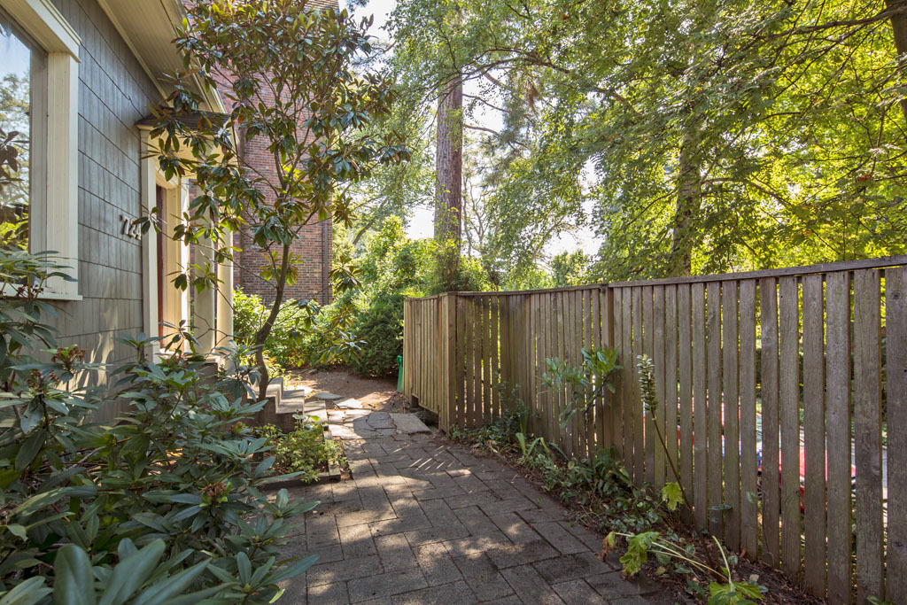 Property Photo:  724 Belmont Place E  WA 98102 