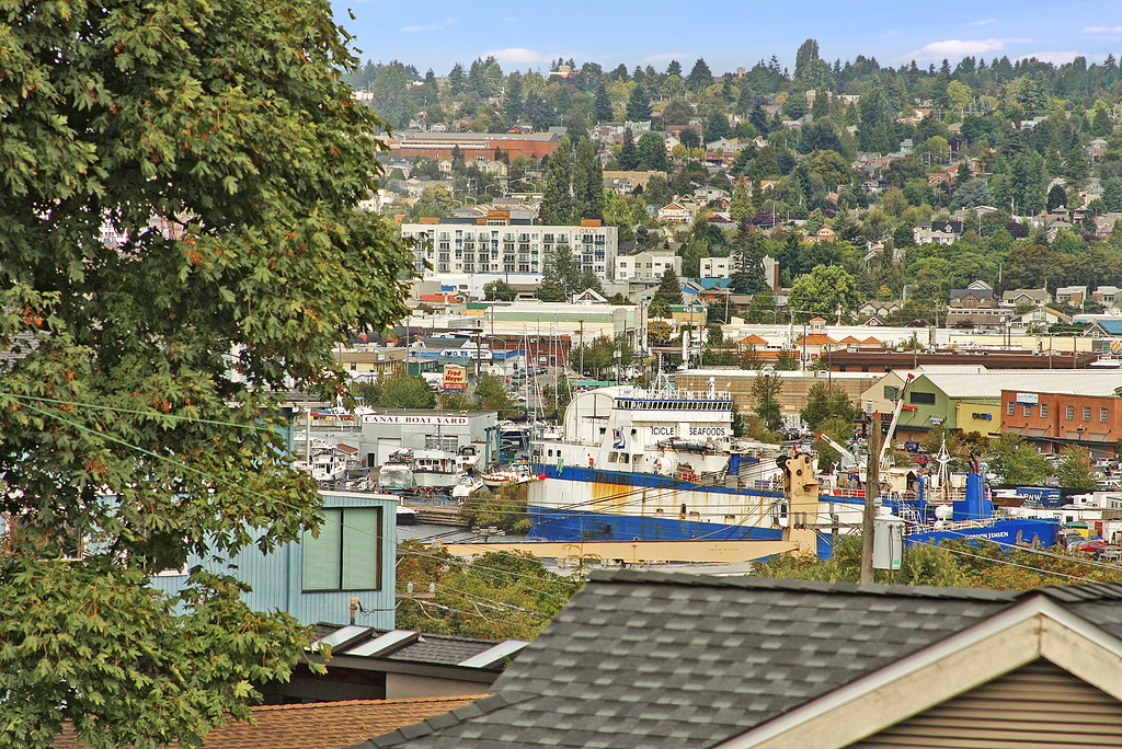 Property Photo: 814 W Argand St A WA 98119
