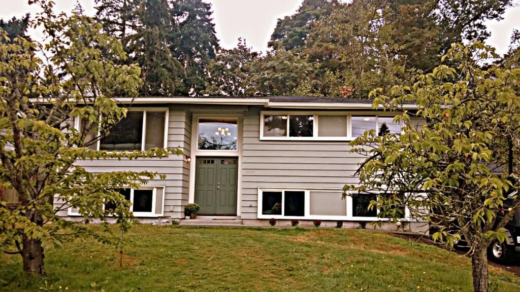 Property Photo:  11003 14th Ave S  WA 98168 