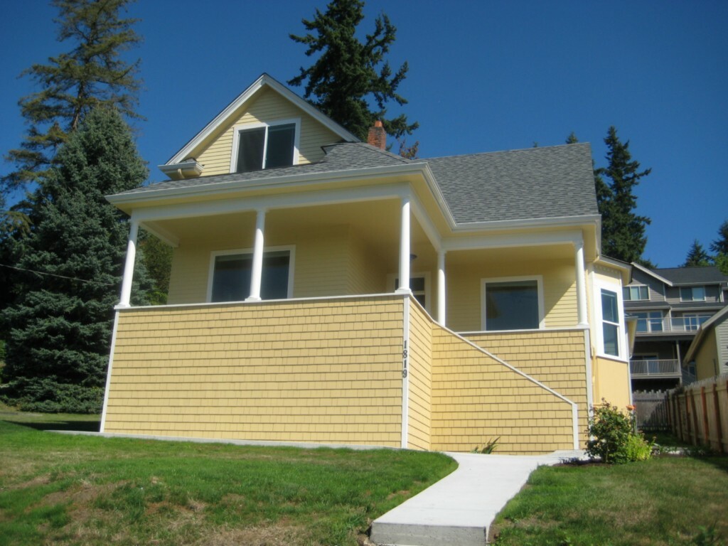 Property Photo:  1819 35th St  WA 98229 