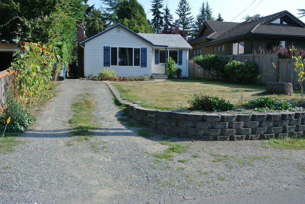 Property Photo:  1846 9th St W  WA 98033 