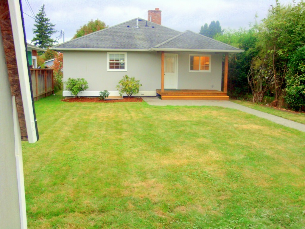 Property Photo:  2714 Grant St  WA 98225 