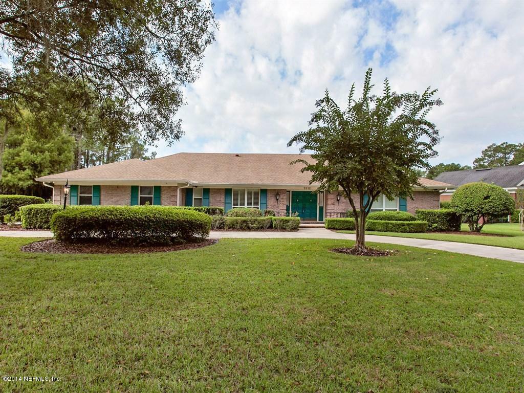 Property Photo: 7812 Hunters Grove Road FL 32256