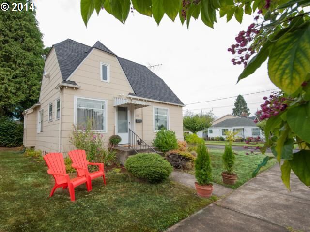 Property Photo:  4241 NE 70th Ave  OR 97218 