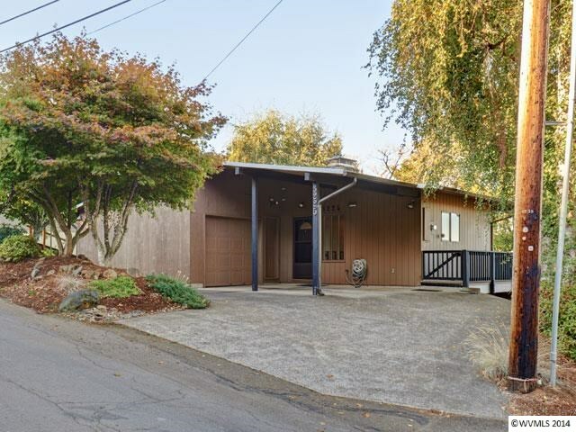 Property Photo: 3225 Canterbury Dr OR 97302