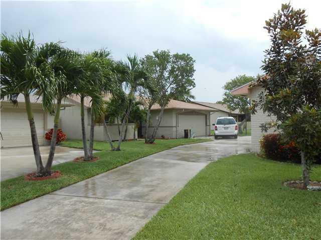 Property Photo: 8 Hammond Place FL 33426