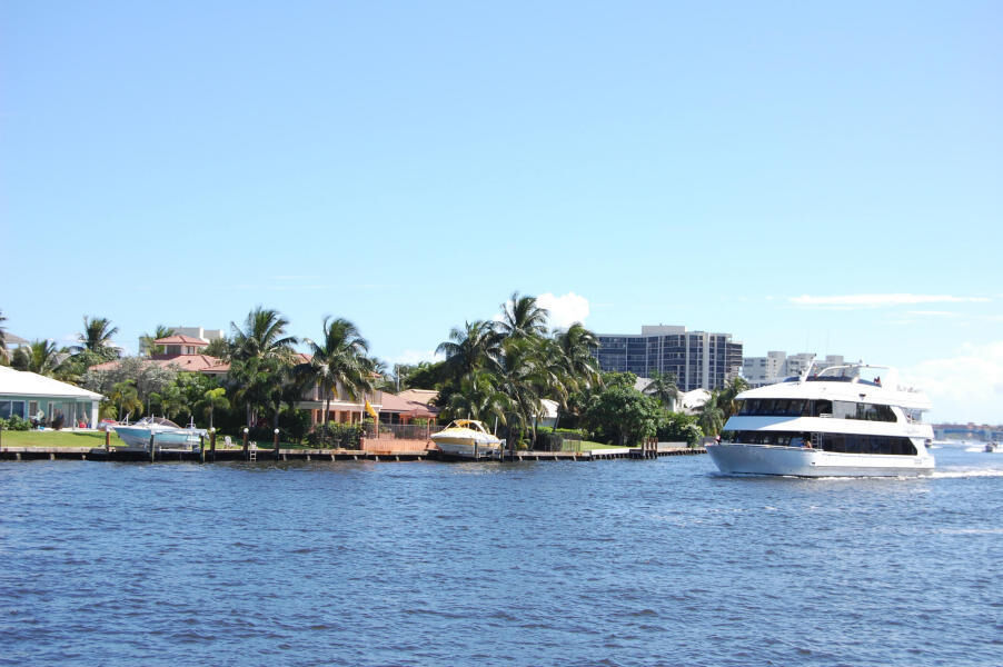 Property Photo:  940 E Jeffery Street  FL 33487 