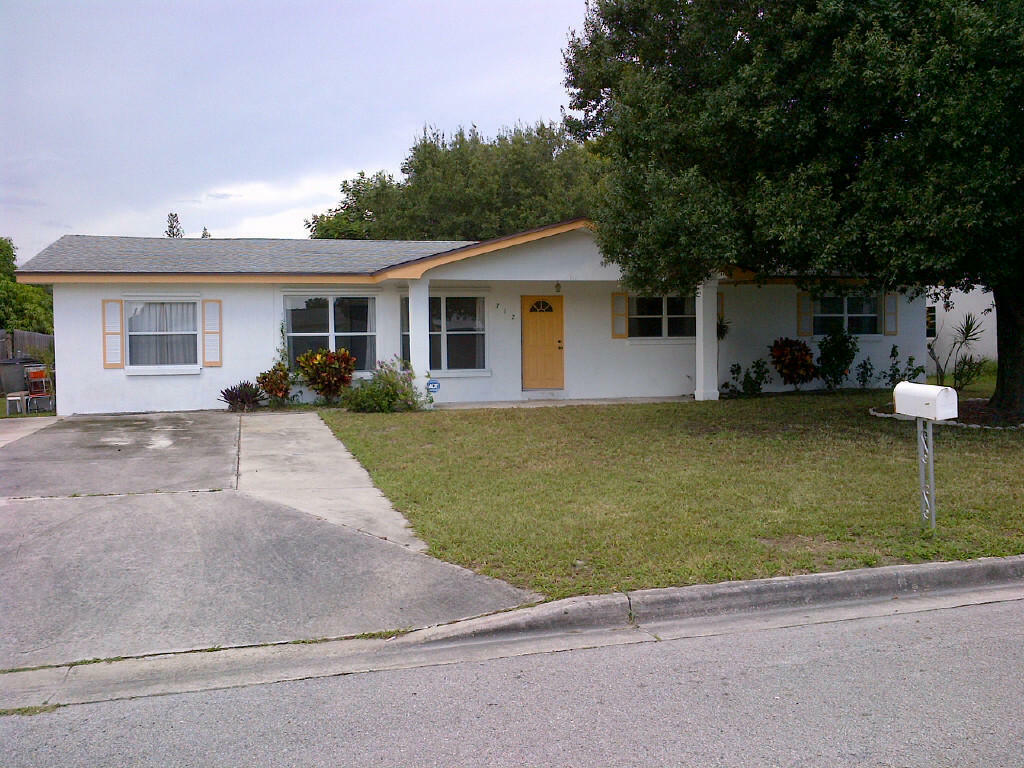 Property Photo:  712 Palm Avenue  FL 34982 