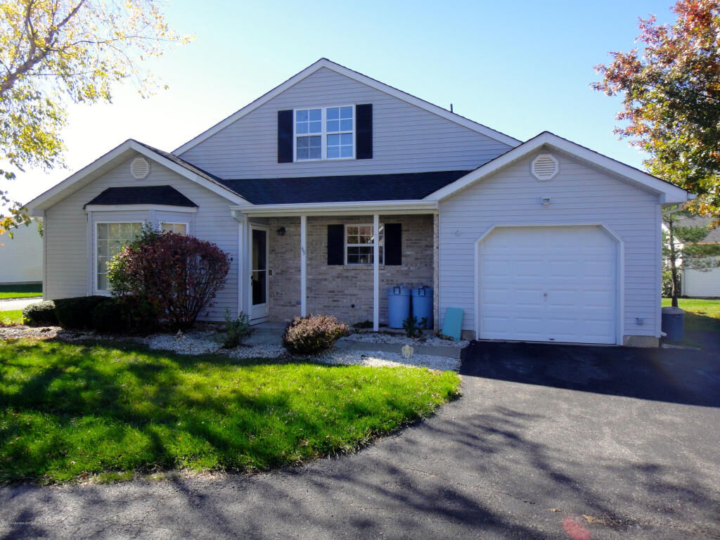 Property Photo:  49 Farnworth Close Street  NJ 07731 