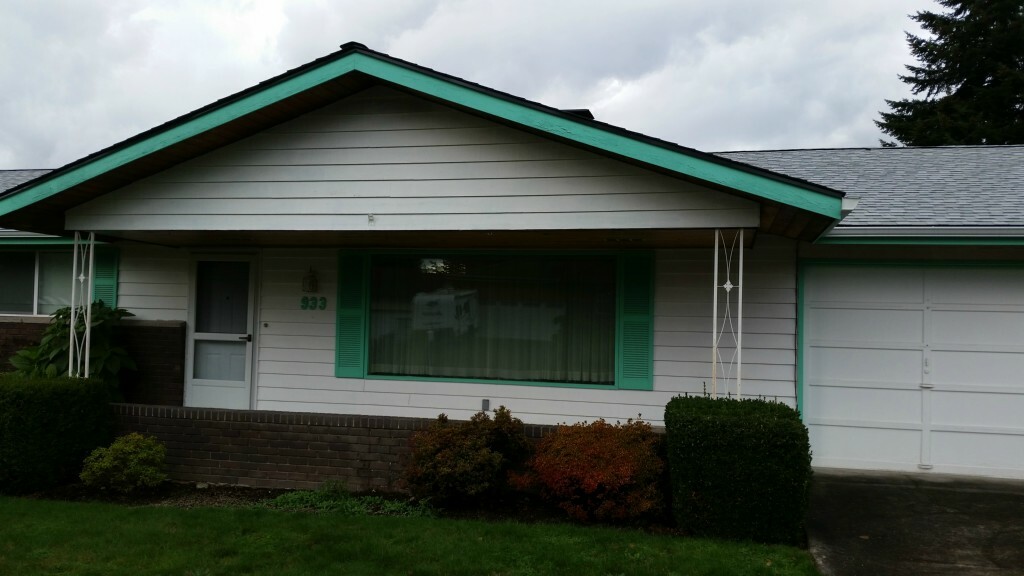 Property Photo: 933 E Laurel St WA 98030