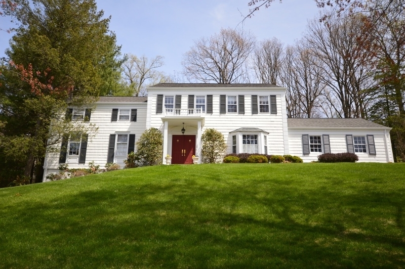 Property Photo:  18 Deer Path  NJ 07078 