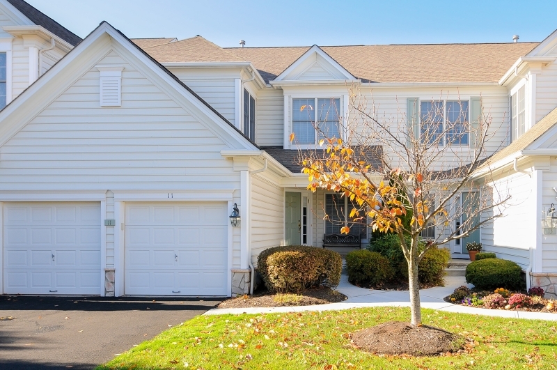 Property Photo:  11 Mulberry Ct  NJ 07652 