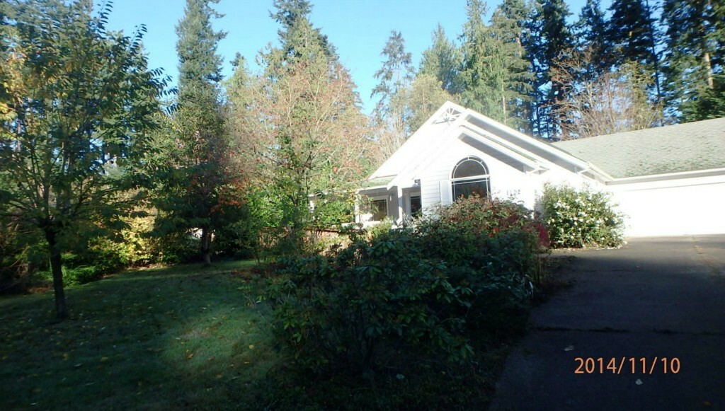 Property Photo: 1122 San Juan Dr WA 98282