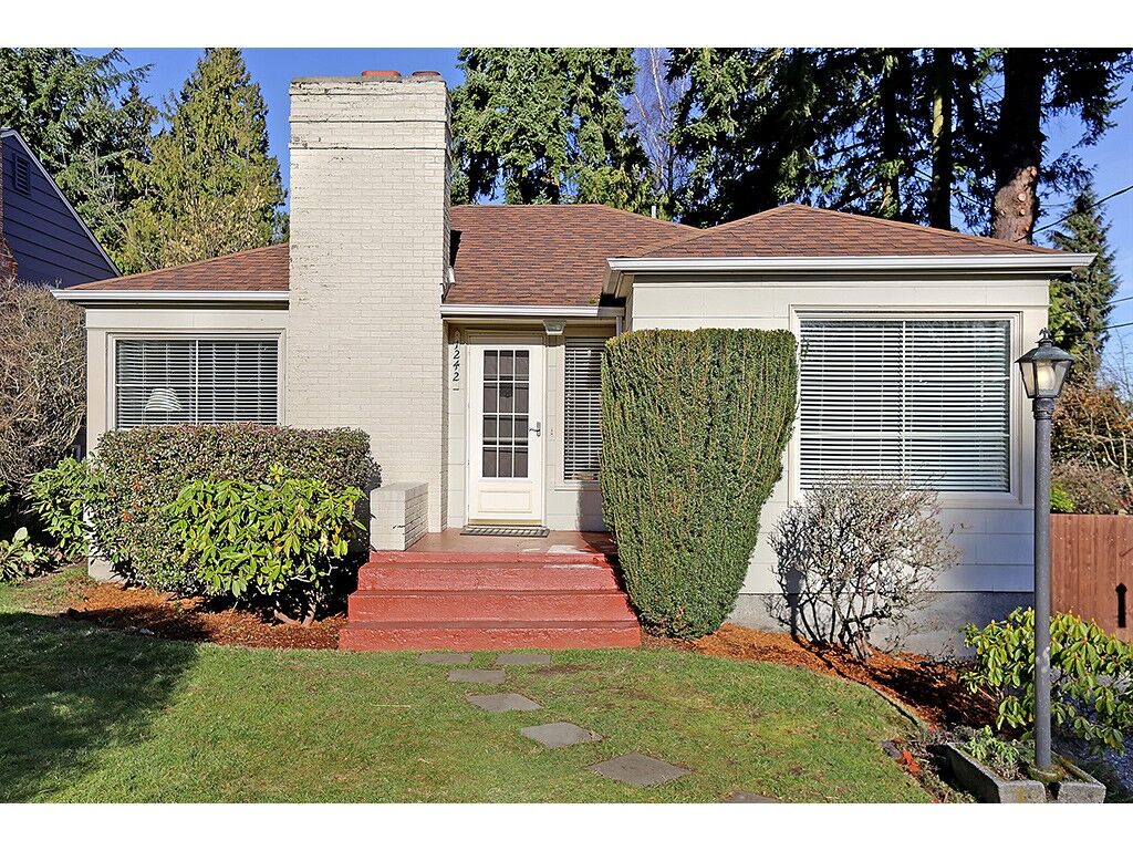 Property Photo:  1242 NE 94th St  WA 98115 