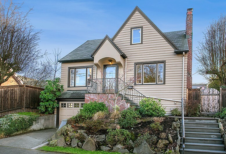 Property Photo:  2107 E Republican St  WA 98112 