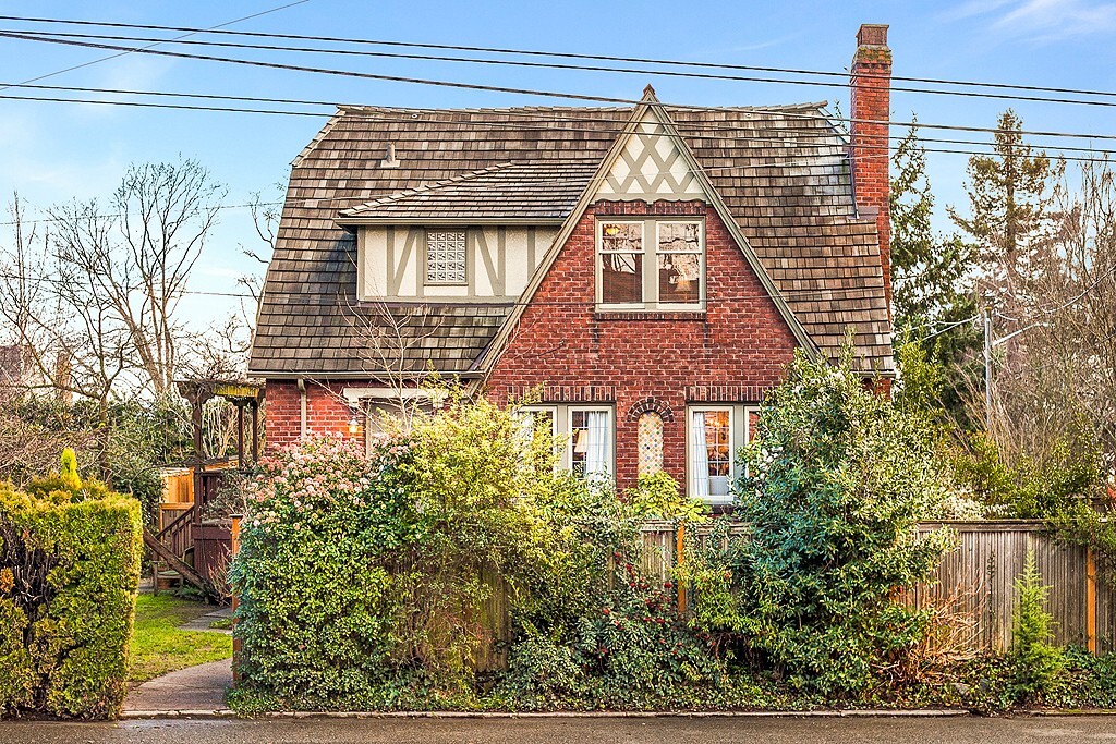 Property Photo: 1802 Madrona Drive WA 98122