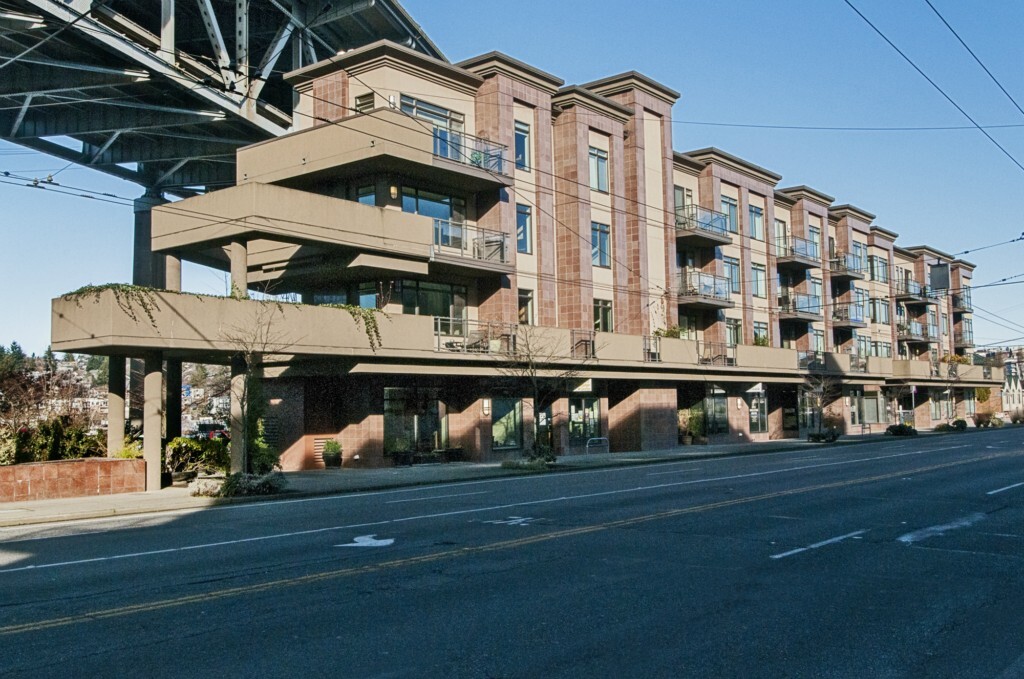 Property Photo: 3217 Eastlake Ave E 301 WA 98102