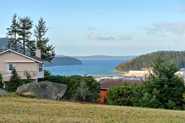 Property Photo:  1902 Piper Cir  WA 98221 