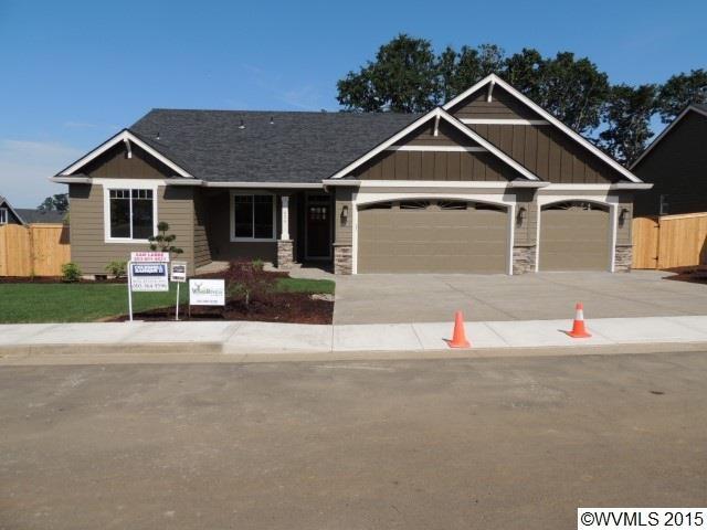 Property Photo: 656 NW Hillcrest Dr OR 97338
