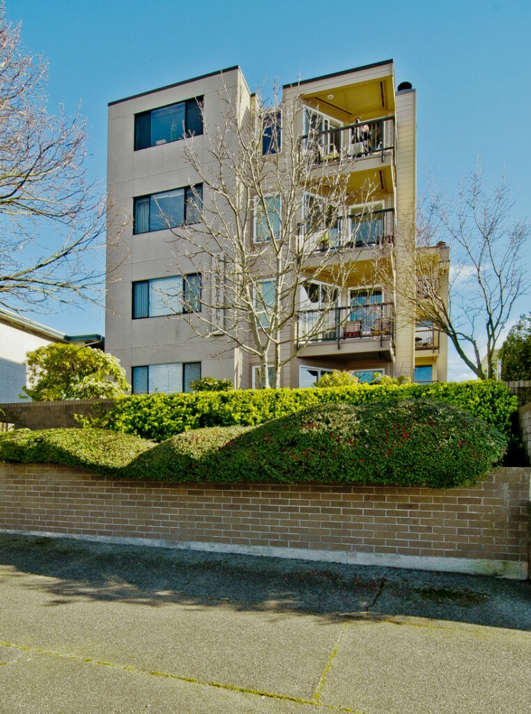 Property Photo:  5642 California Ave SW 7  WA 98136 