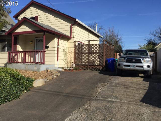Property Photo: 318 SE 75th Ave OR 97215