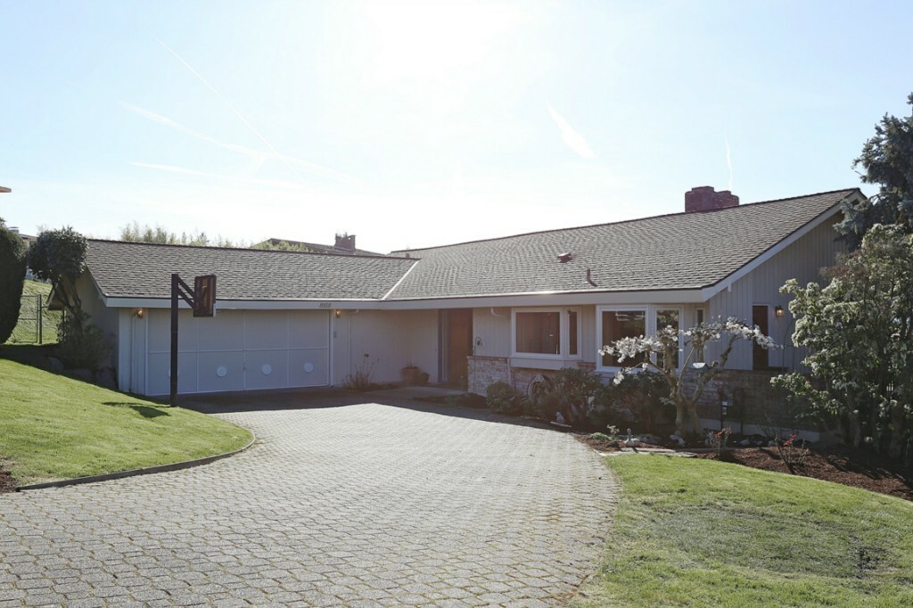 Property Photo: 8818 NE 19th St WA 98004