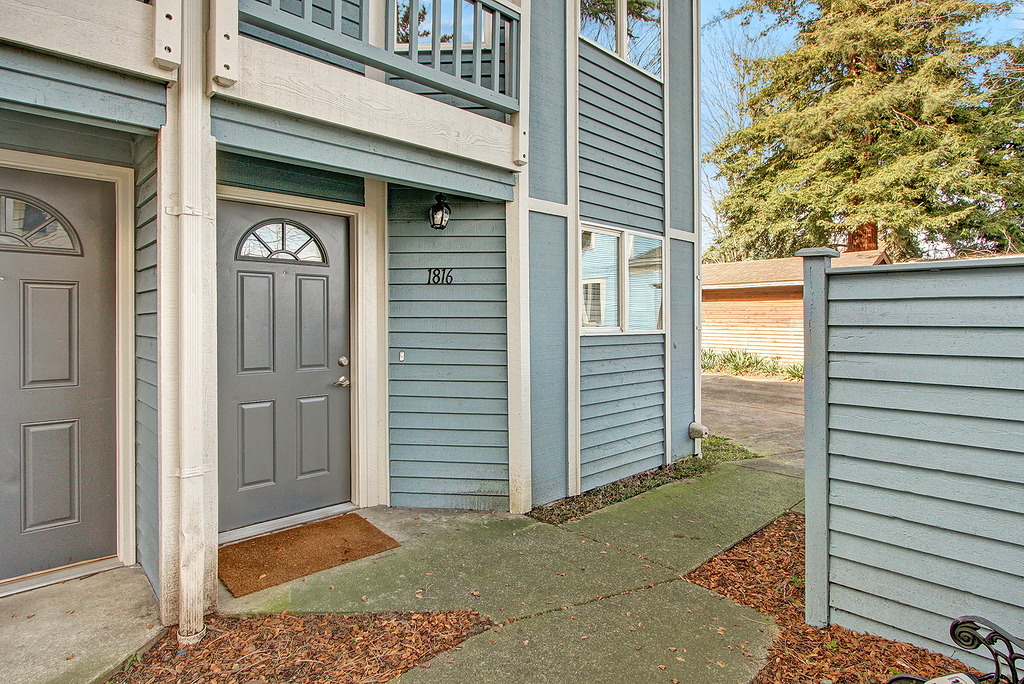 Property Photo:  1812 E Alder St 1816  WA 98122 