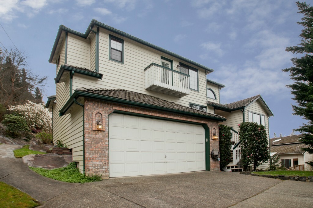 Property Photo:  914 48th Ct SE  WA 98092 