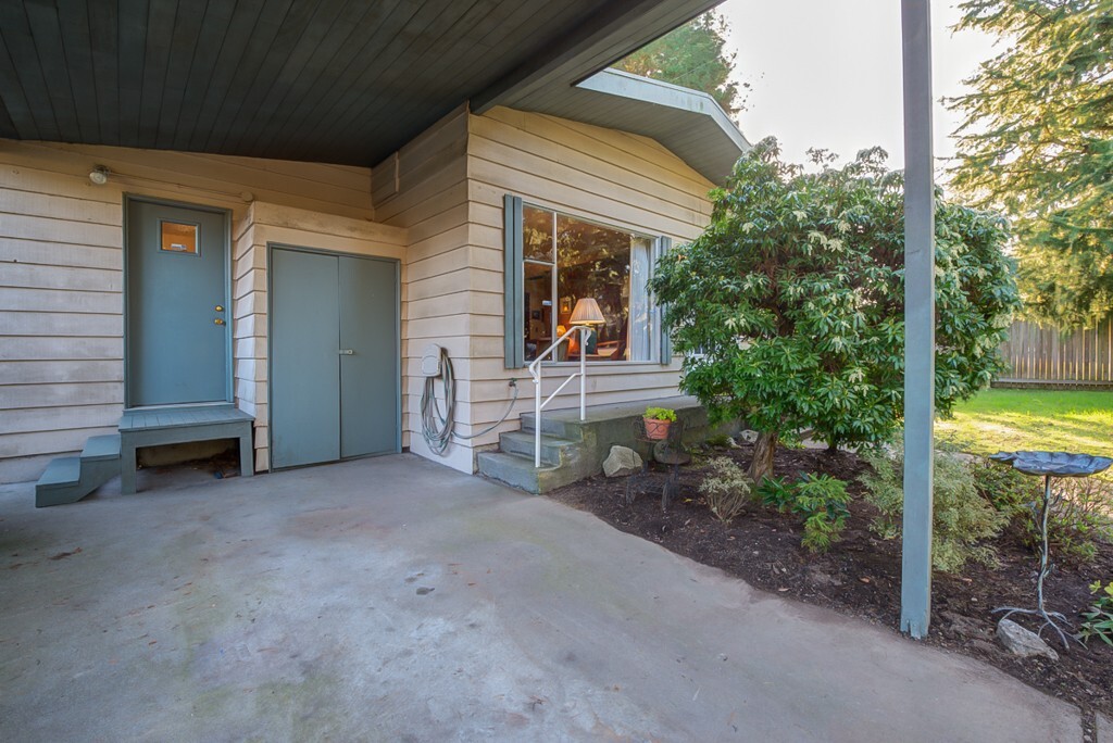 Property Photo: 903 N 167th Street WA 98133
