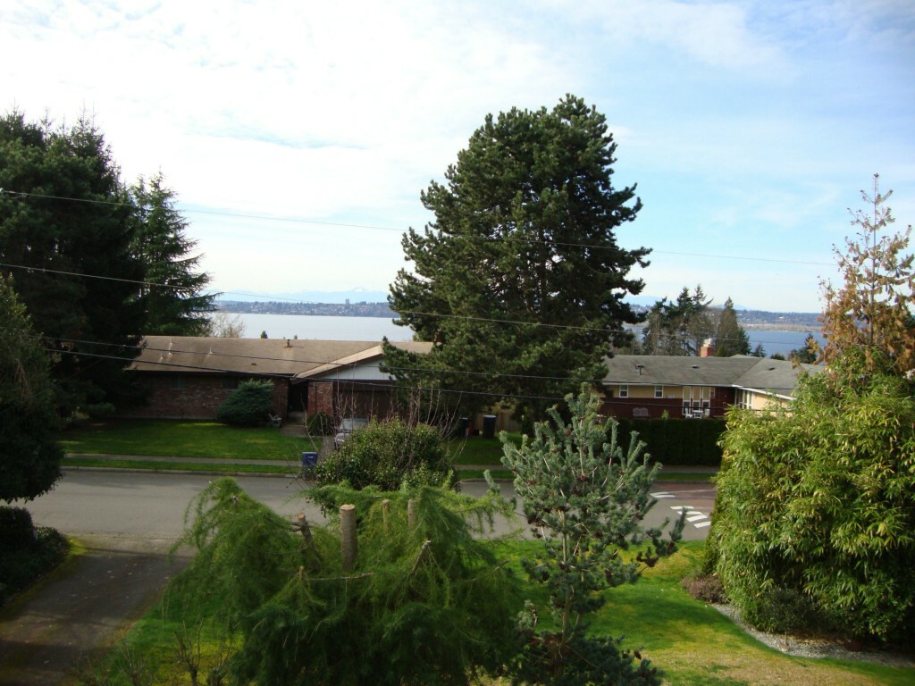 Property Photo:  6028 106th Ave NE  WA 98033 