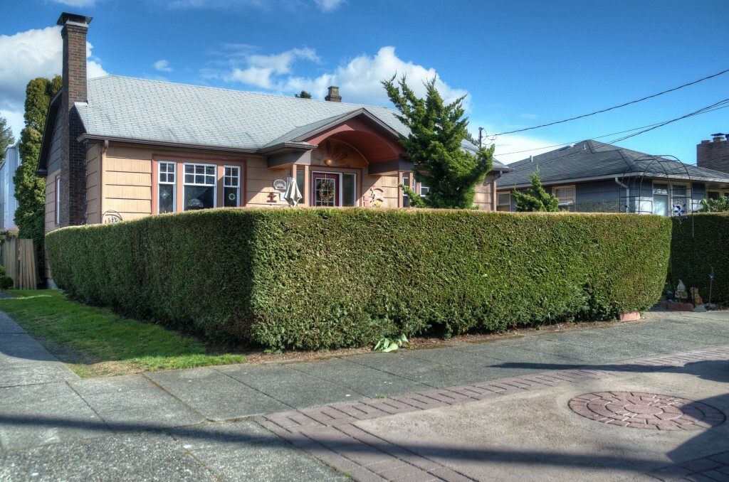 Property Photo:  3452 40th Ave SW  WA 98116 