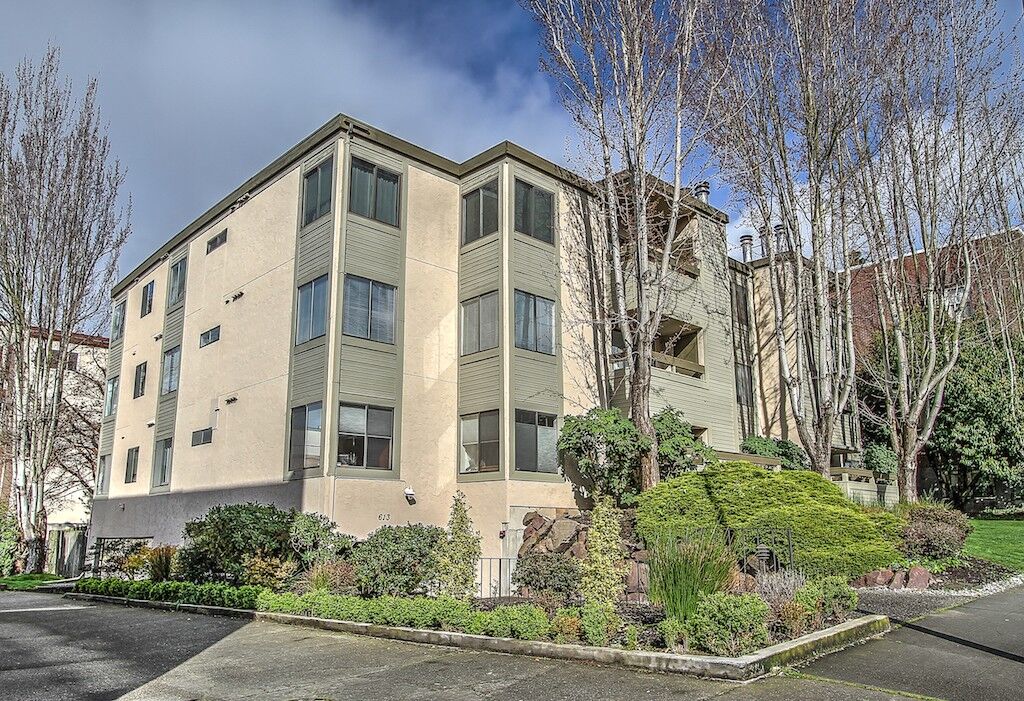 Property Photo:  613 4th Ave W 103  WA 98119 