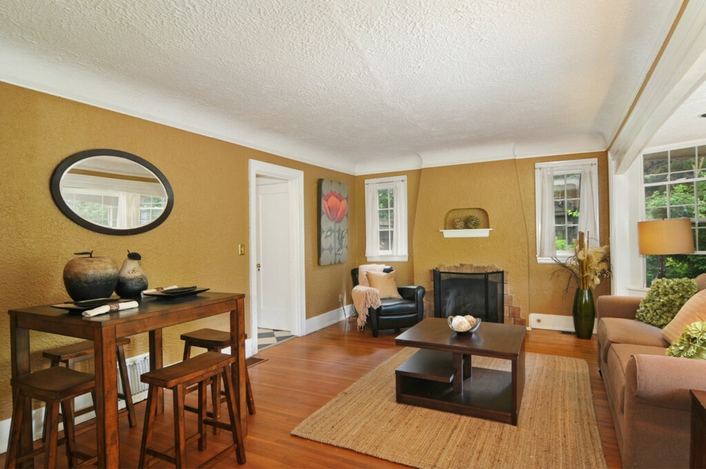 Property Photo: 1048 NE 100th St WA 98125