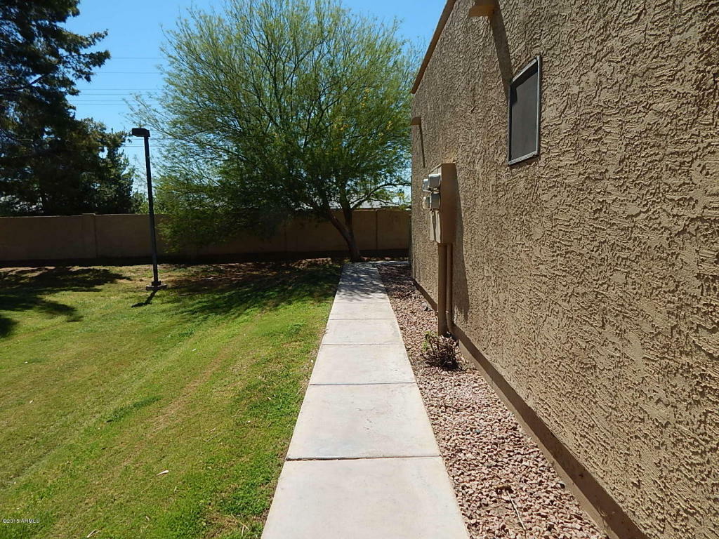 Property Photo: 850 S River Drive 1105 AZ 85281